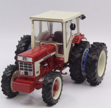 Replicagri 208 IH International 946 Allrad mit abnehmbarer Zwillingsbereifung